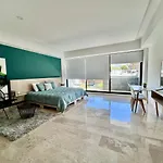 Beautiful Apartment Top Location!